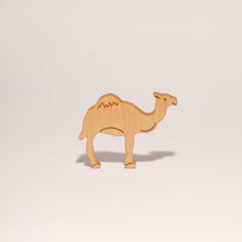 Load image into Gallery viewer, CAMEL - STANDING
